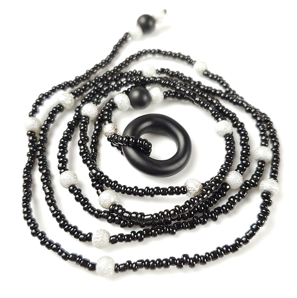 🦋 Black and Silver Glass Ring Beaded Lariat Necklace 🦋1/$14~2/$24~3/$30🦋 - Picture 6 of 9